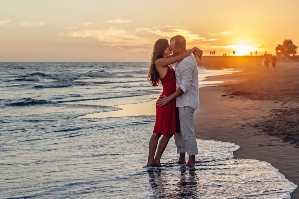 par, young couple, love, kiss, nature, kissing, sunset, holiday, summer, gran canaria, maspalomas, beach, sea, ocean, canary islands, love, love, love, love, love, kiss